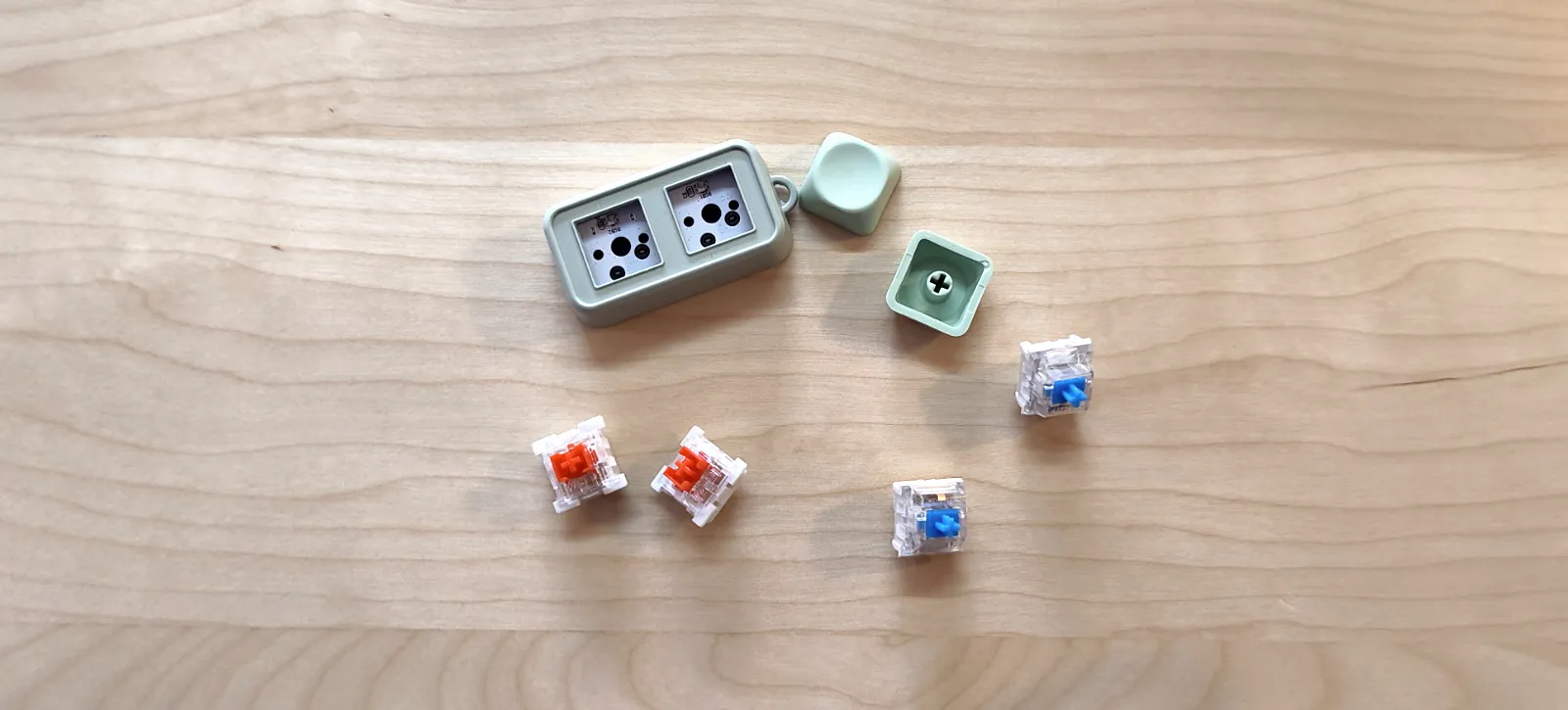 The bundle is equipped with more clicky switches